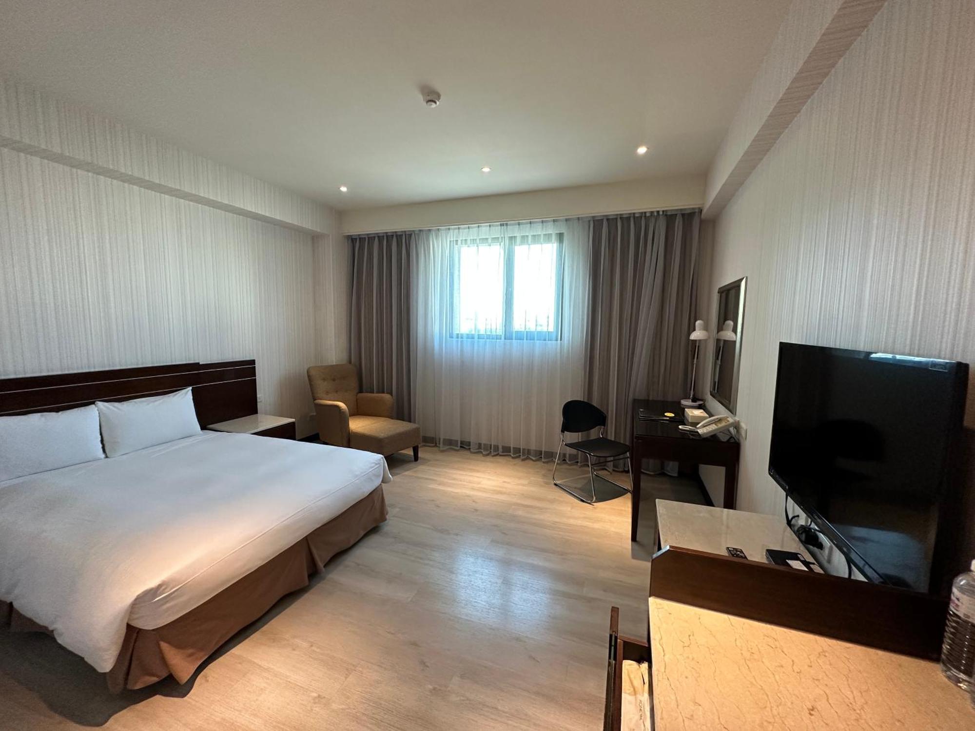 Young Soarlan Hotel - Tainan Exterior foto
