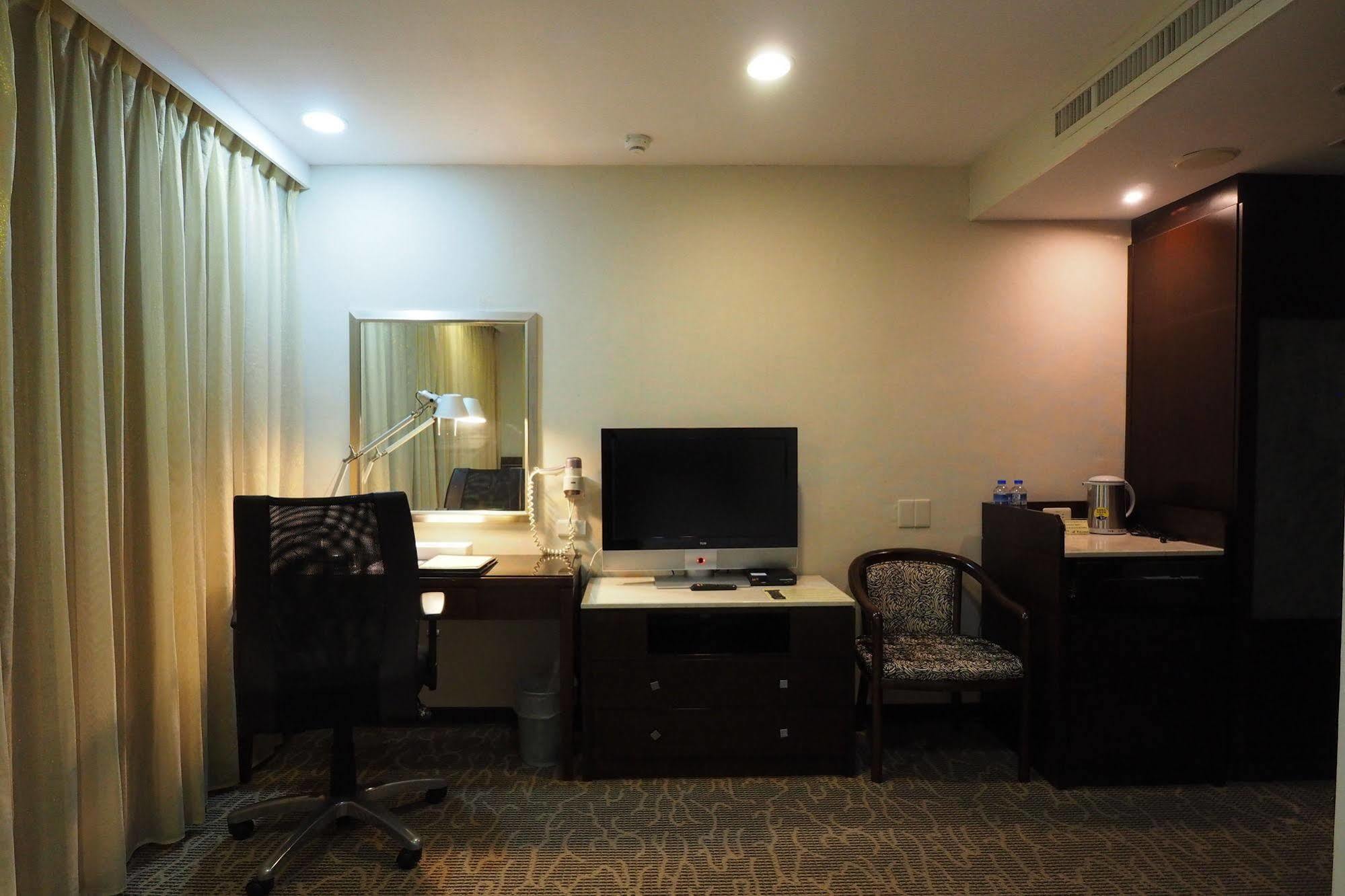 Young Soarlan Hotel - Tainan Exterior foto