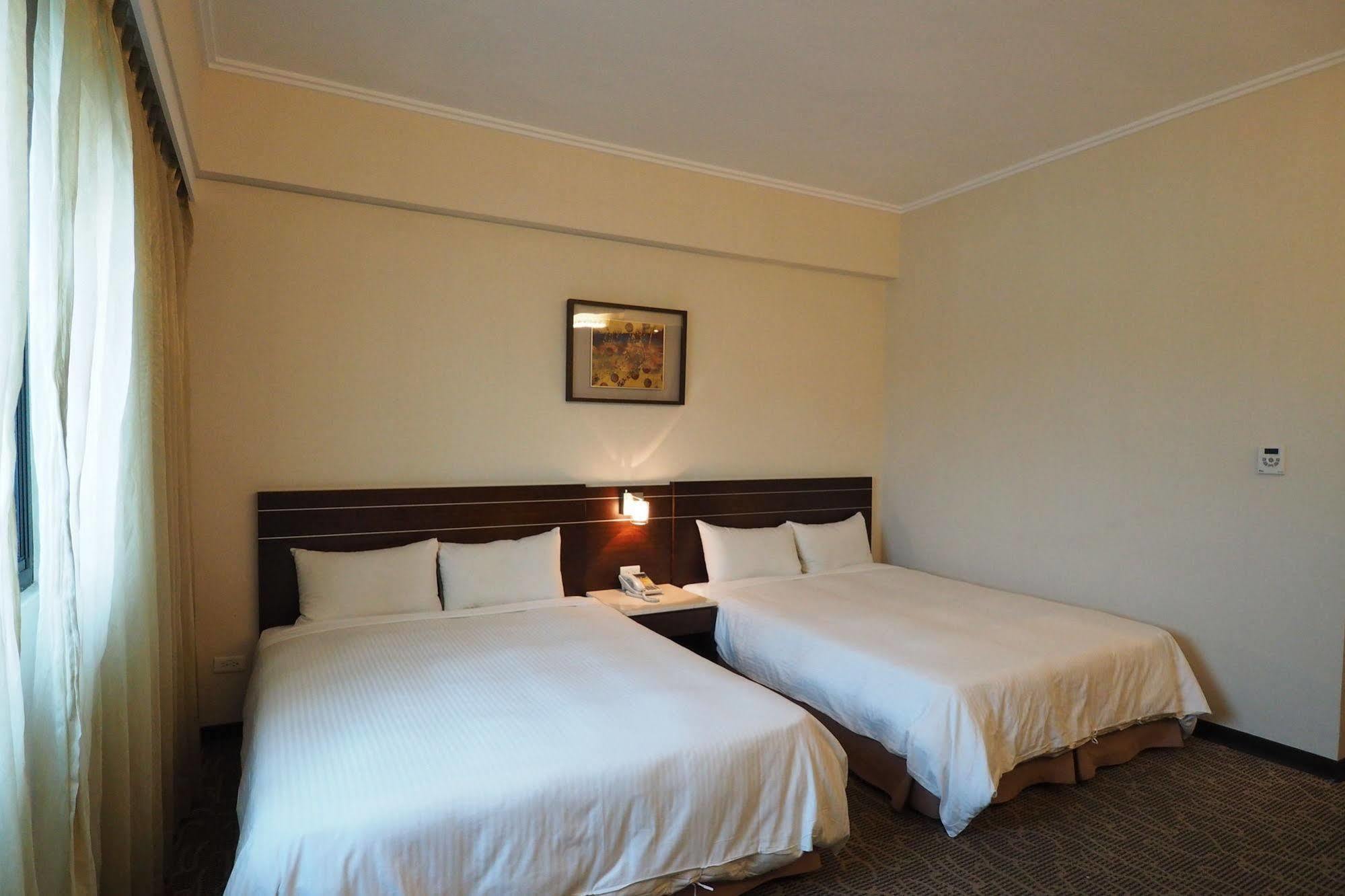 Young Soarlan Hotel - Tainan Exterior foto